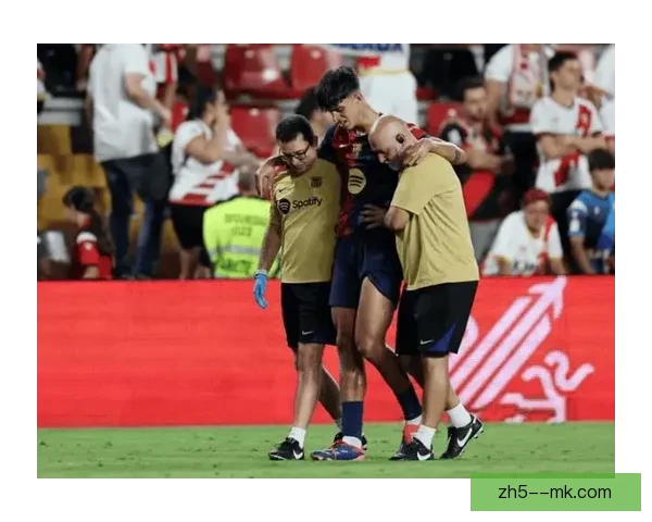 巴萨加维完成十字韧带手术后首次回归球队合练场