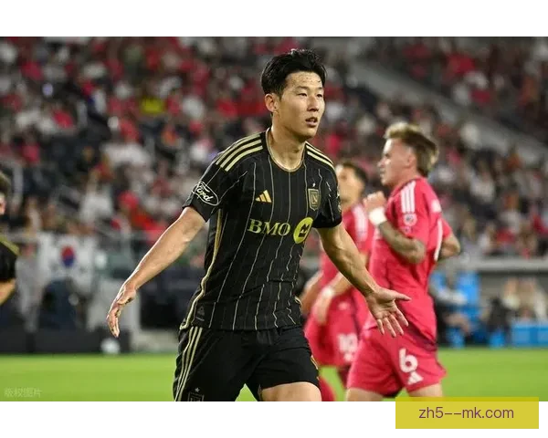 孙兴慜社交平台发布最新签名球鞋预热海报引发球迷热议